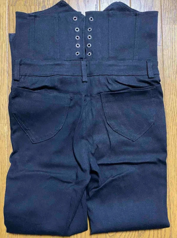背中部分の紐なしで届いた不良例